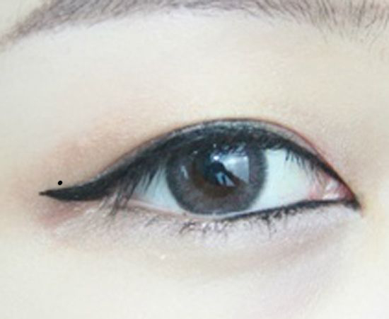 女性眼尾有痣有什么含意？